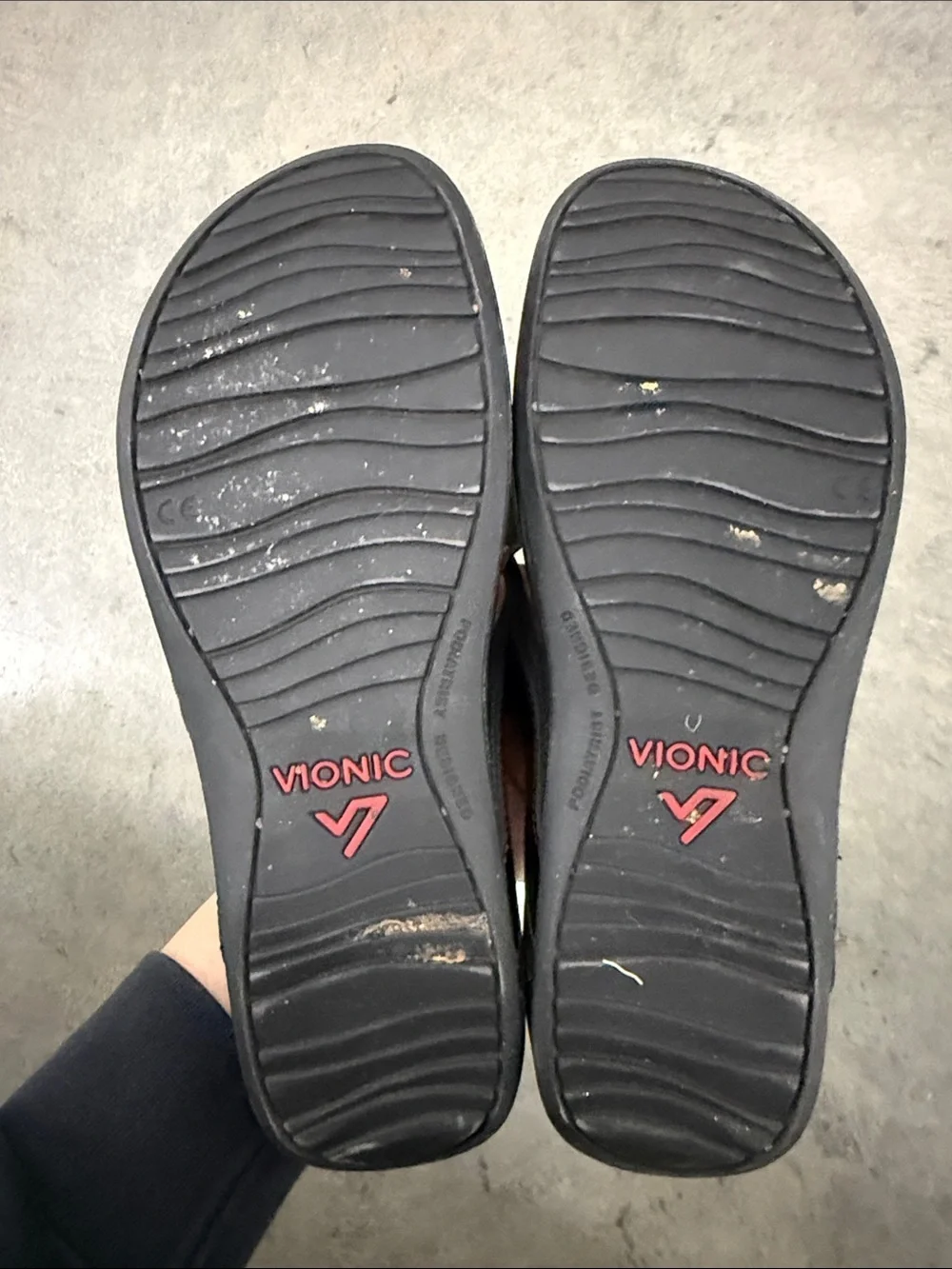 Vionic Black Patent Thong Sandals